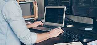 specialist solving problem remote 24 on 7 tech support